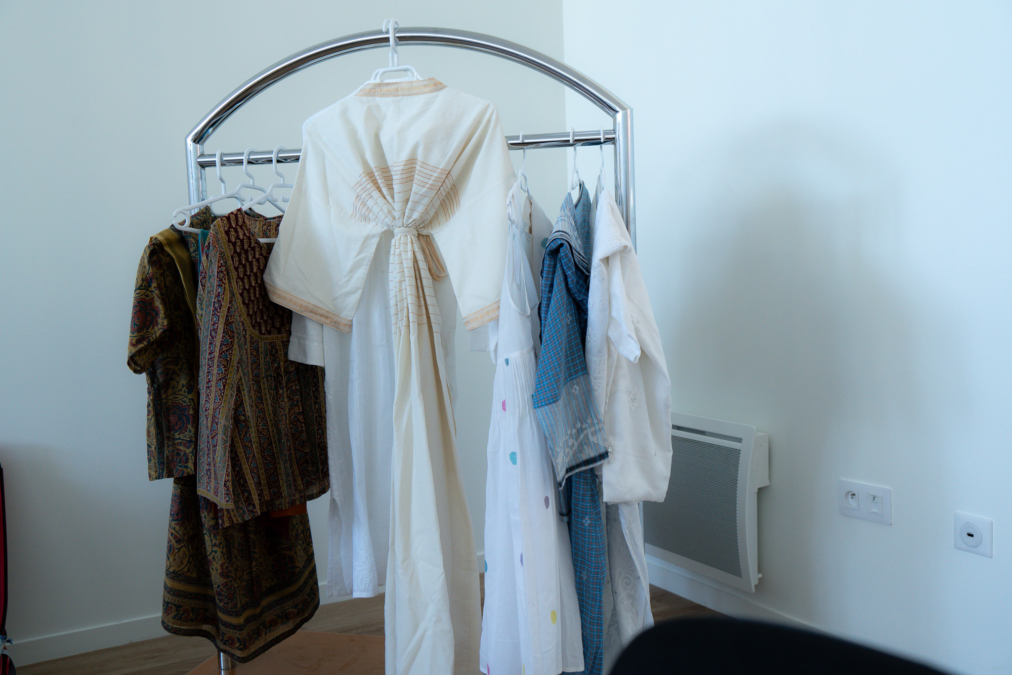 Exposition de saris et tenues traditionnelles indiennes